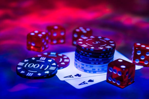 Live roulette wheel spinning on treebox Wild Coaster table with dealer and live chat visible