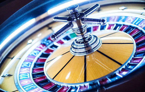 Live baccarat table on treebox Wild Coaster with cards dealt and player outcomes displayed